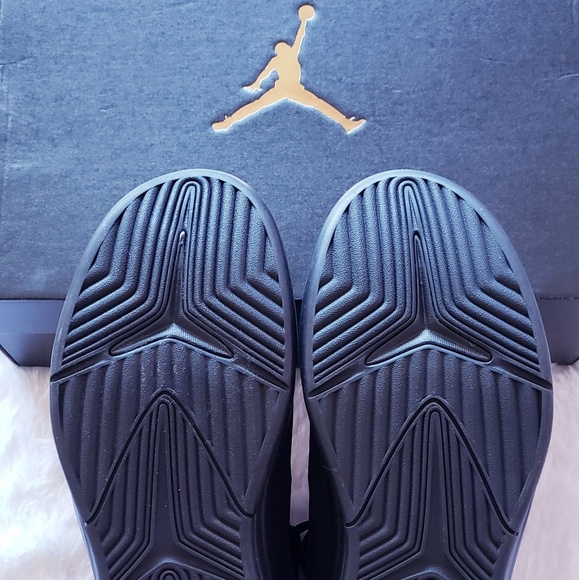 New Men's Jordan Air Deluxe - Picture 5 of 8